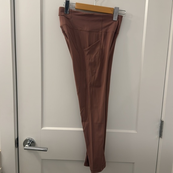 Lululemon pants women’s size 4 - Picture 3 of 3